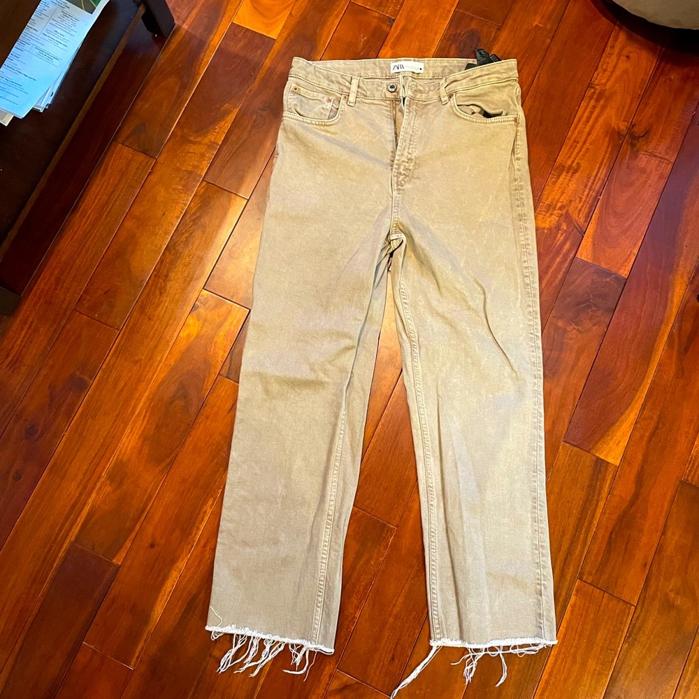 Zara tan wide leg jeans. Size is 8 and the material is 99% cotton 1% elastene